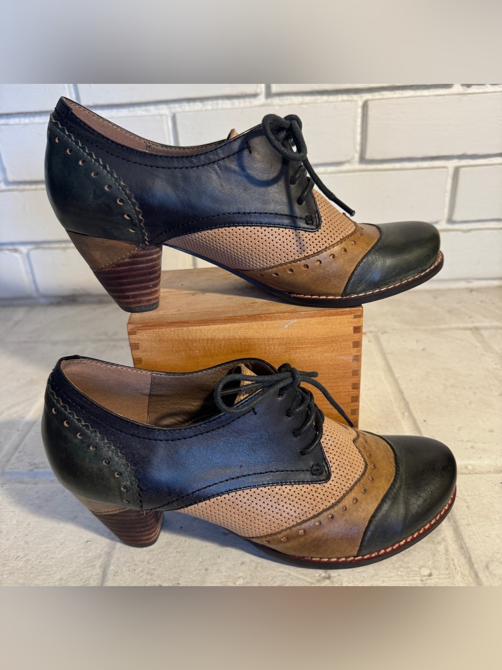 L'Artiste by Spring Step Leather Lace-Up Oxford Colorblock Heels - Size 39